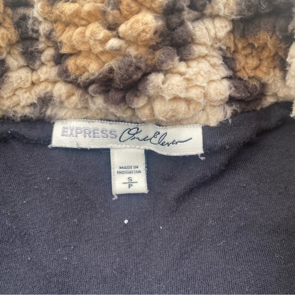 Express Sherpa Half Zip Sweater - Picture 3 of 3